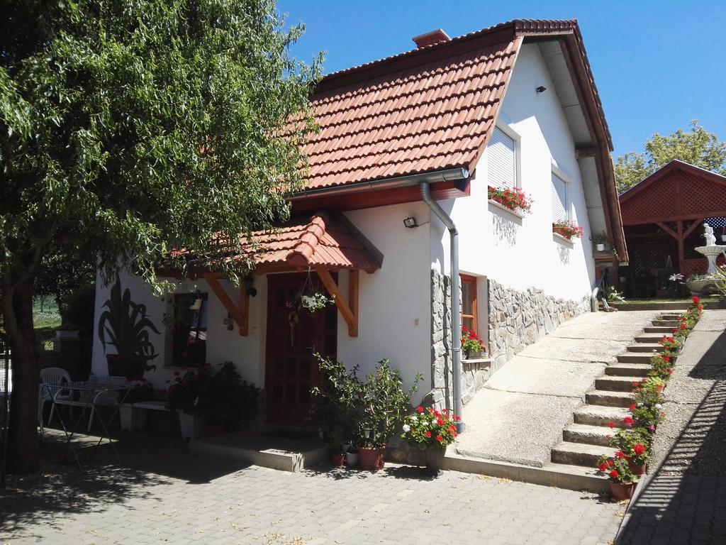 Agávé Apartman Sarvar Exterior foto