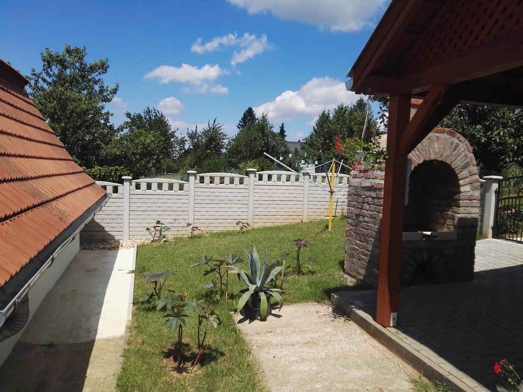 Agávé Apartman Sarvar Exterior foto